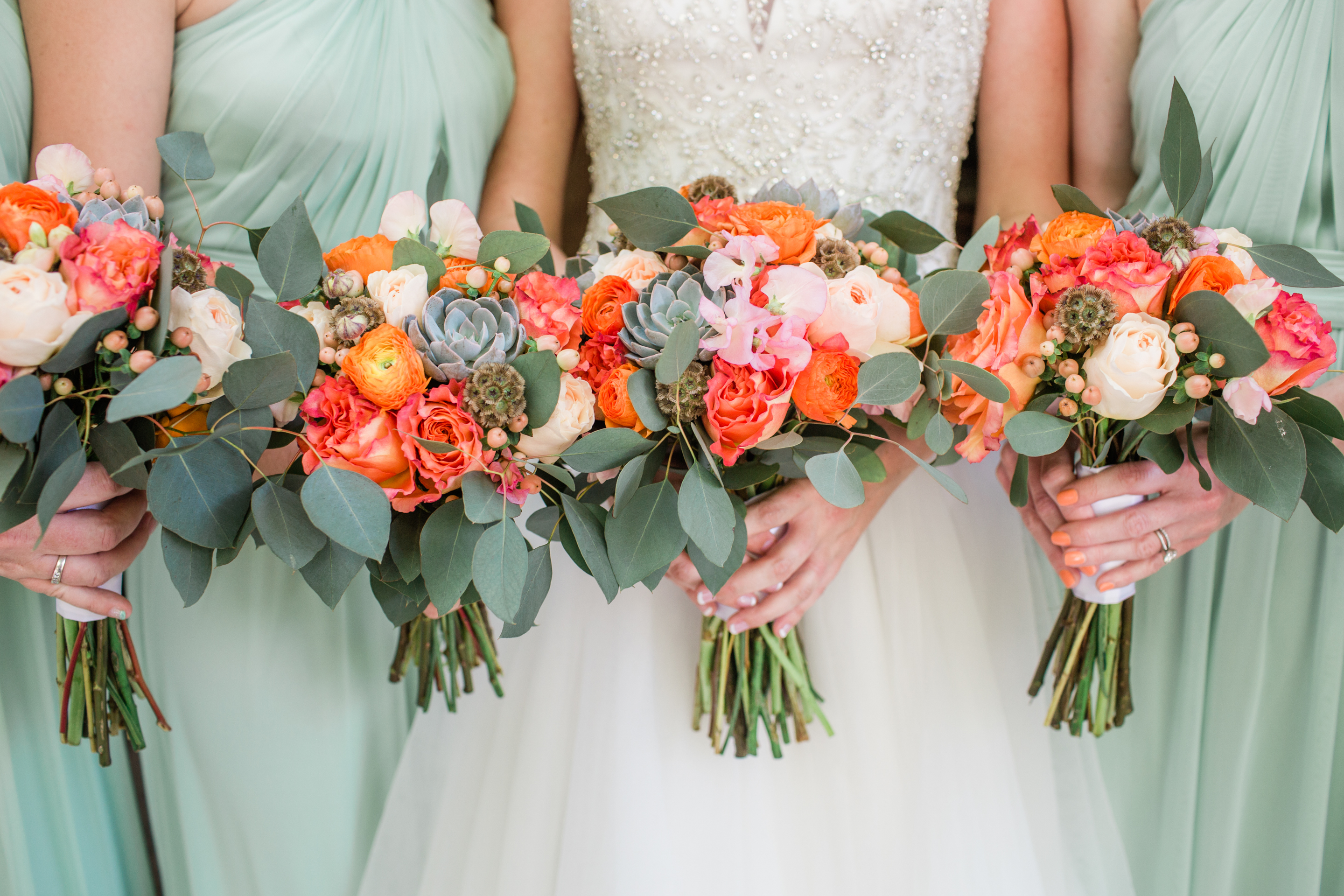 bridesmaids-bouquet-orange-mint-green