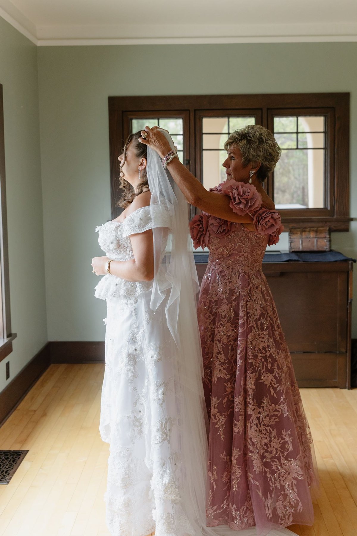 Abigail’s mother placing her bridal veil at Villa Contenta