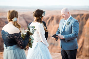 Antelope-Canyon-Horseshoe-Bend-Elopement-14